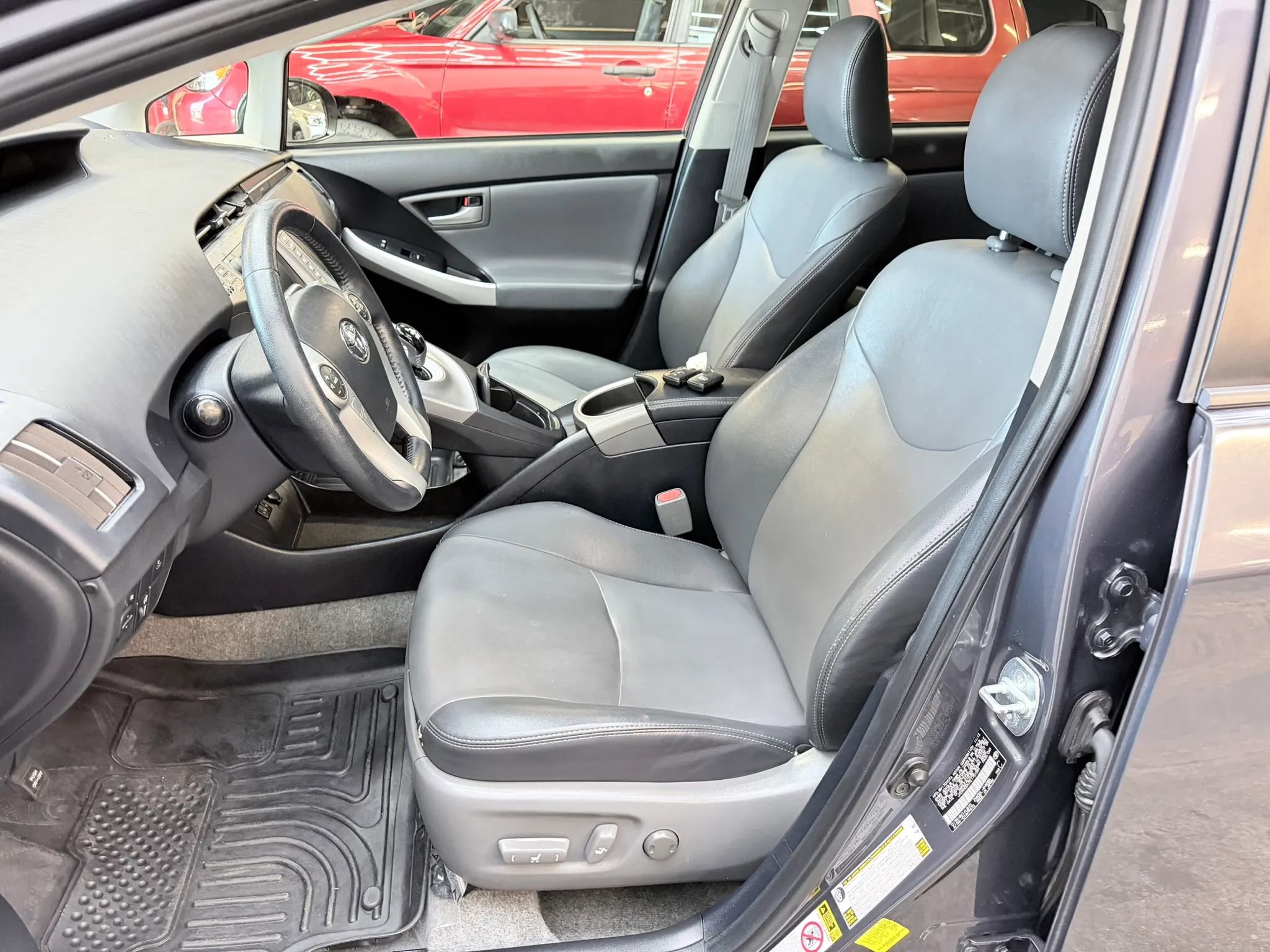 Used 2014 Toyota Prius Four w/ Solar Roof Package FWD image 11