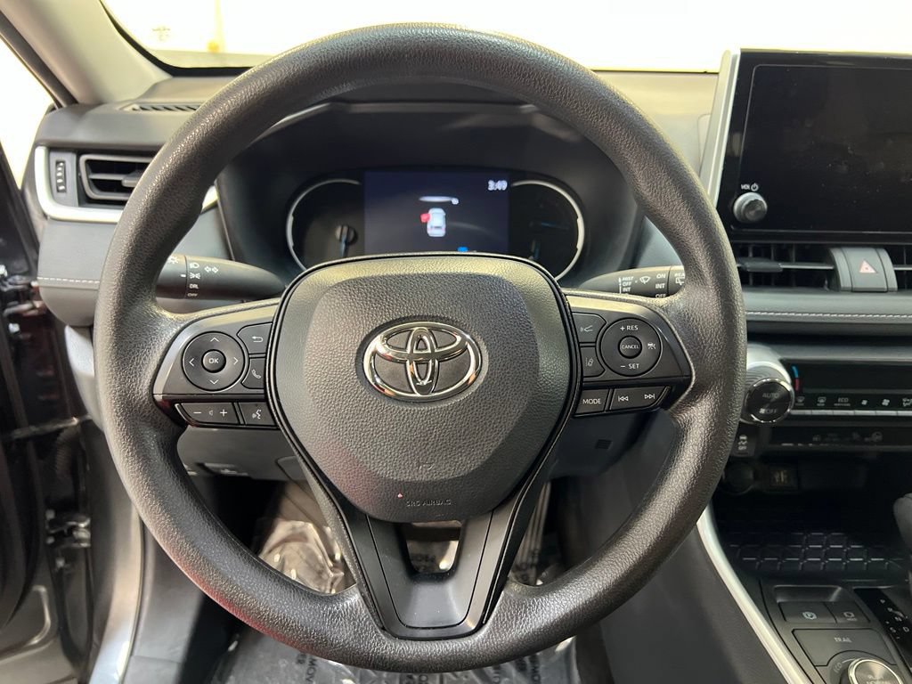 Used 2025 Toyota RAV4 LE AWD/4WD image 19