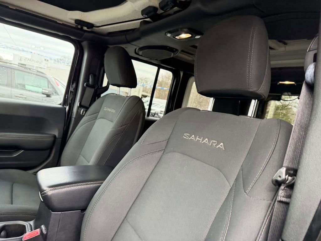 Used 2018 Jeep Wrangler Unlimited Sahara w/ Dual Top Group image 14
