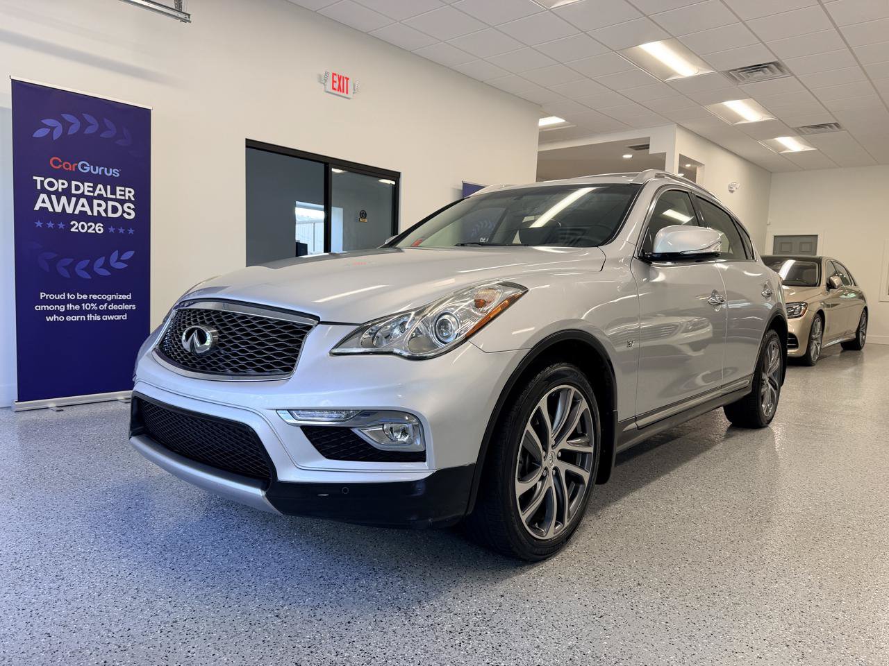 Used 2017 INFINITI QX50 2WD w/ Premium Plus Package image 3