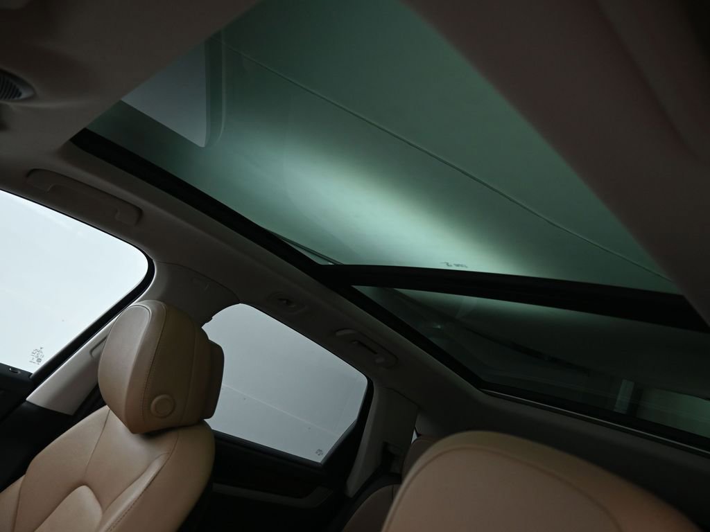 Used 2025 Porsche Cayenne image 8