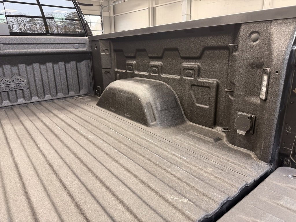 Used 2022 Chevrolet Silverado 1500 High Country w/ Z71 Off-Road Package image 11