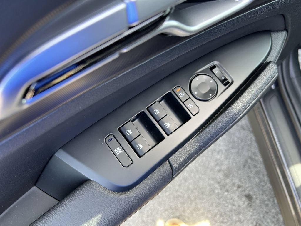 New 2026 Kia Sportage EX FWD image 13