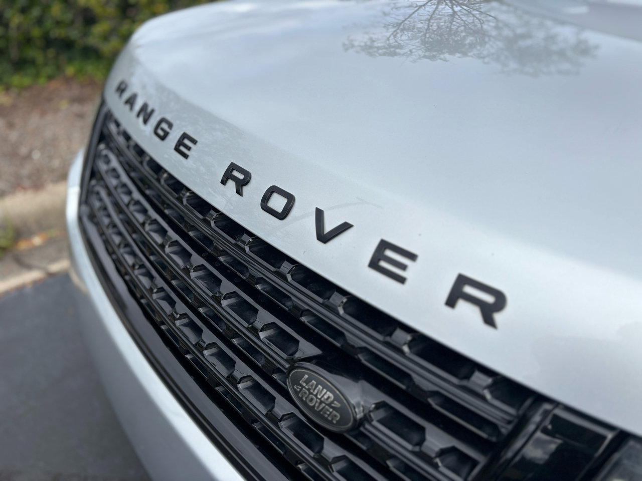 Used 2017 Land Rover Range Rover HSE image 4