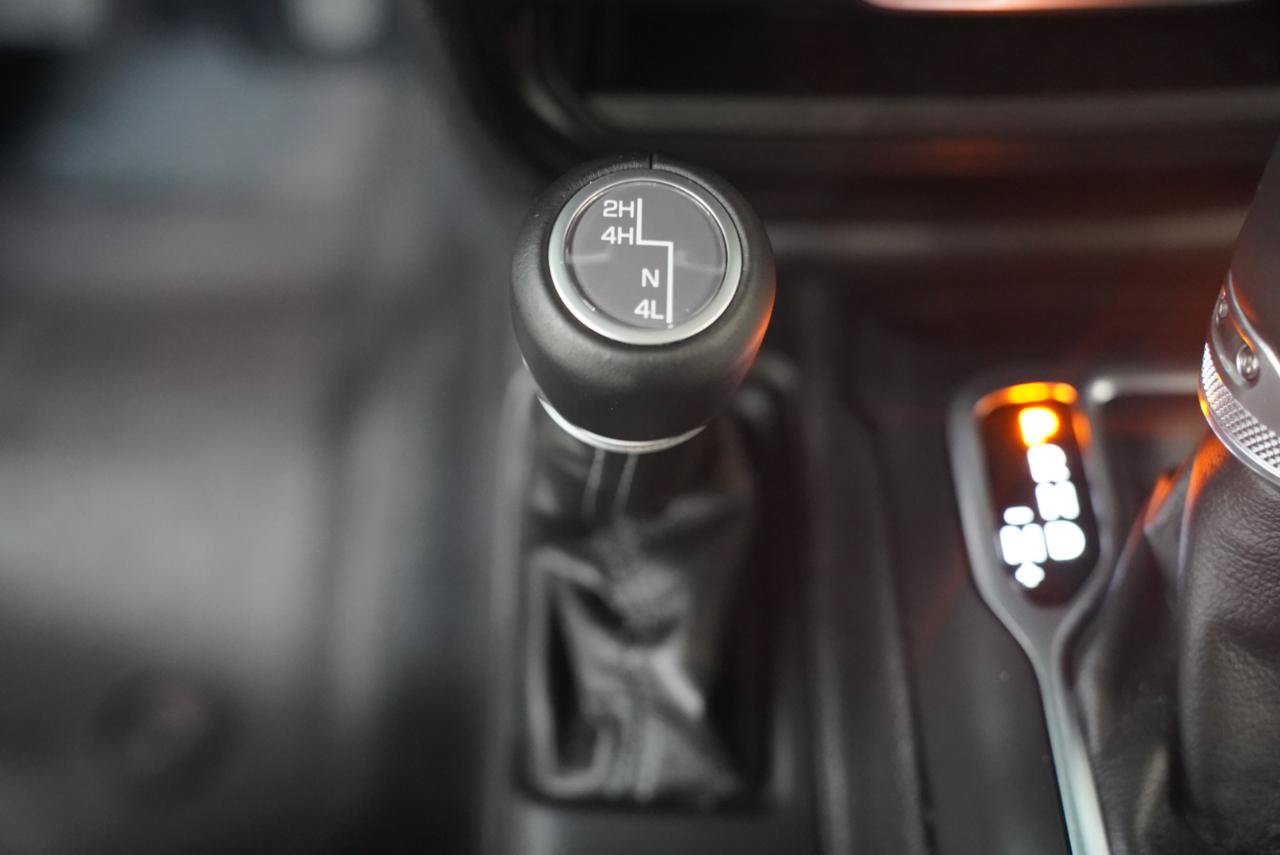 Used 2025 Jeep Gladiator Sport AWD/4WD image 20