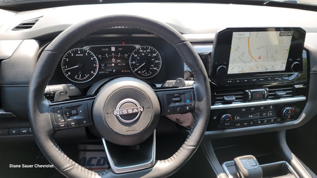Used 2025 Nissan Pathfinder SL FWD image 20