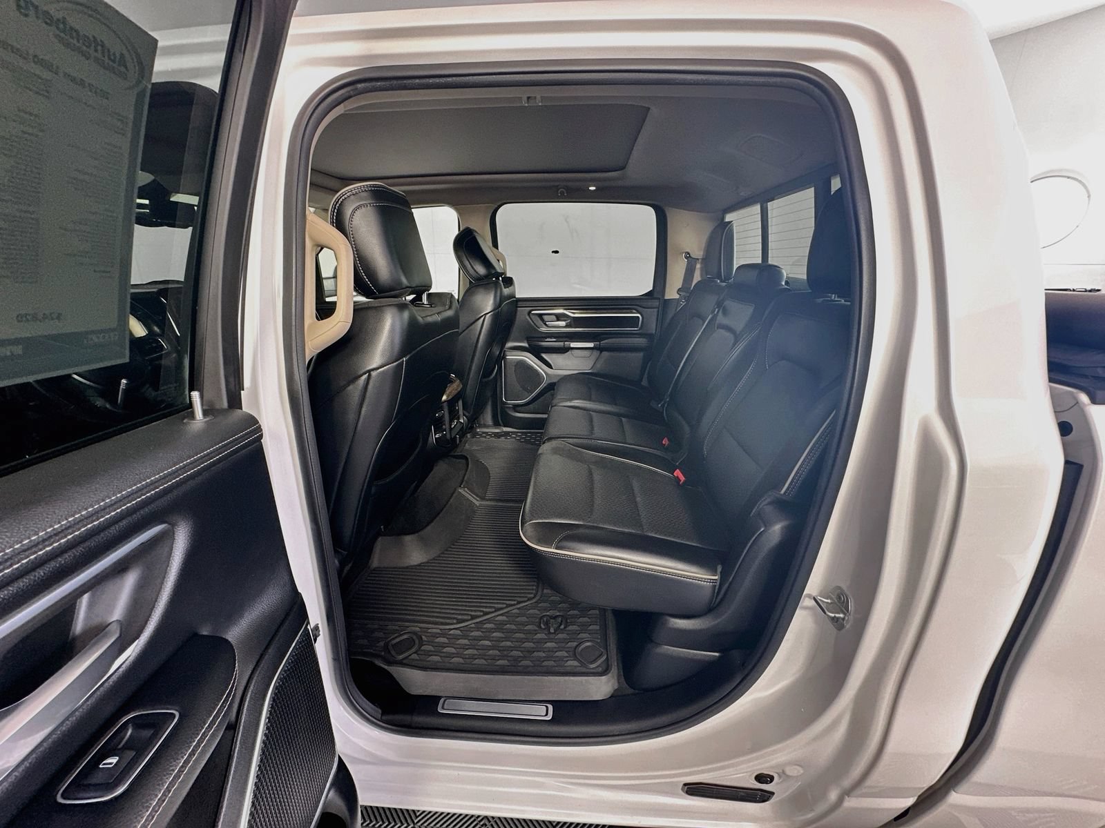 Used 2019 RAM 1500 Laramie AWD/4WD image 26