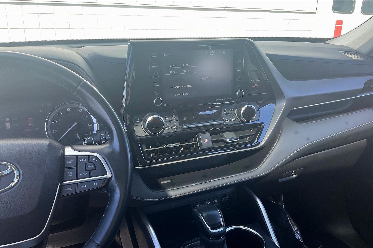 Used 2022 Toyota Highlander XLE FWD image 6