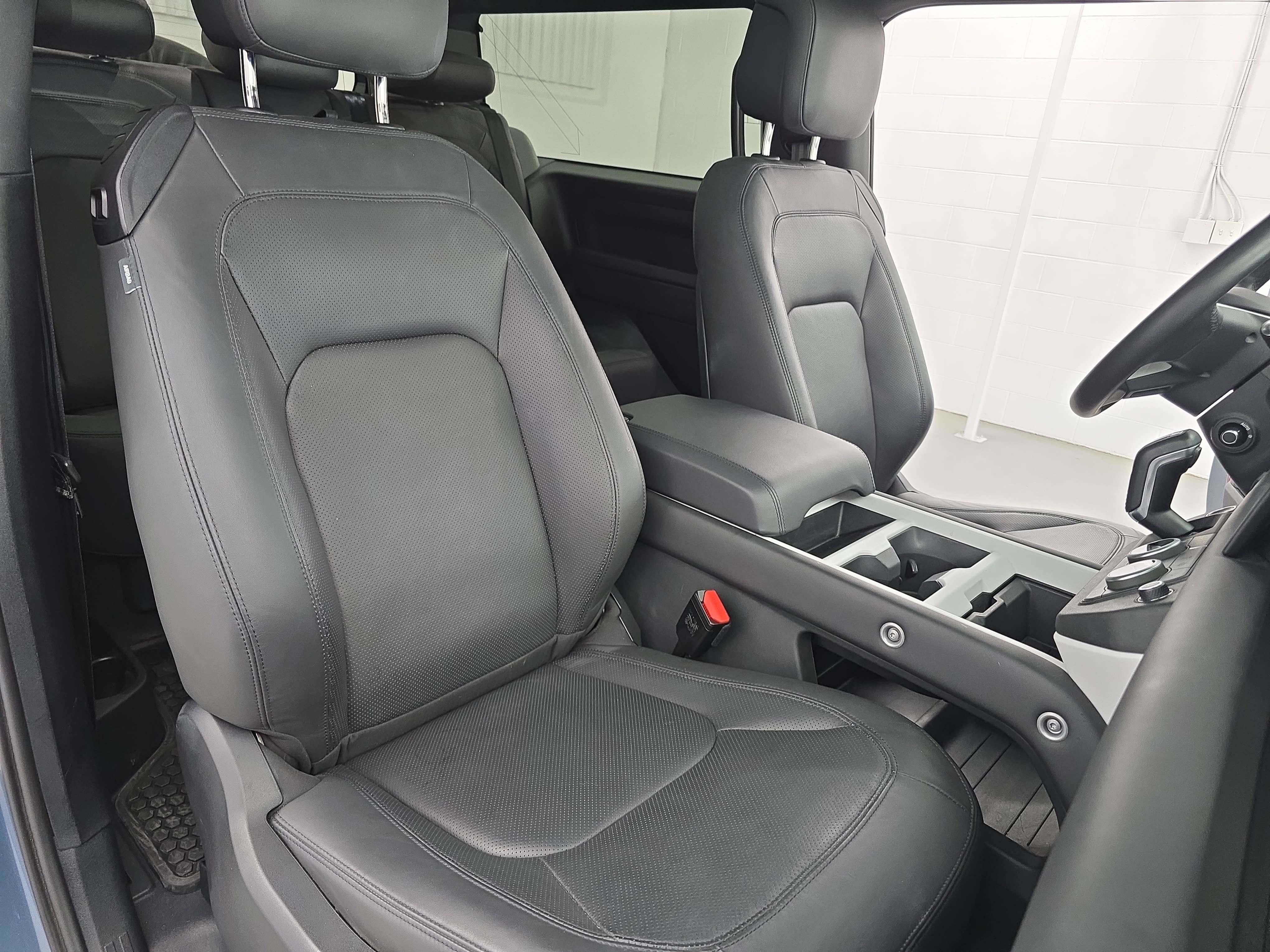 Certified 2025 Land Rover Defender 90 X-Dynamic SE AWD/4WD image 10