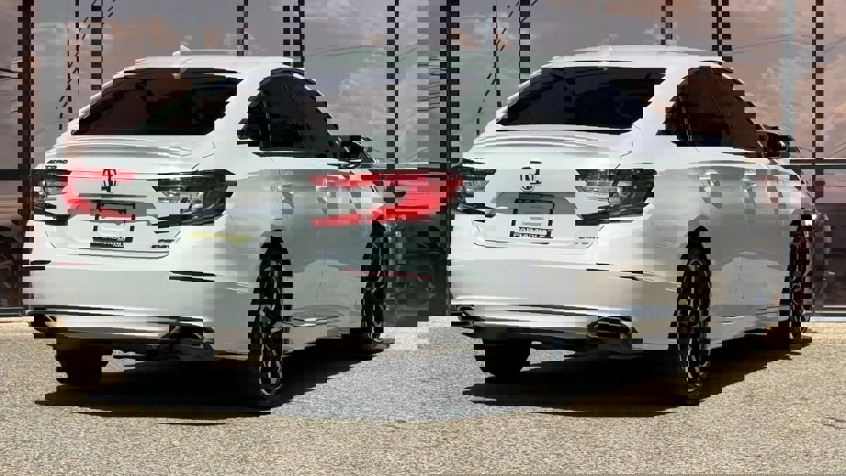 Used 2018 Honda Accord Sport image 16