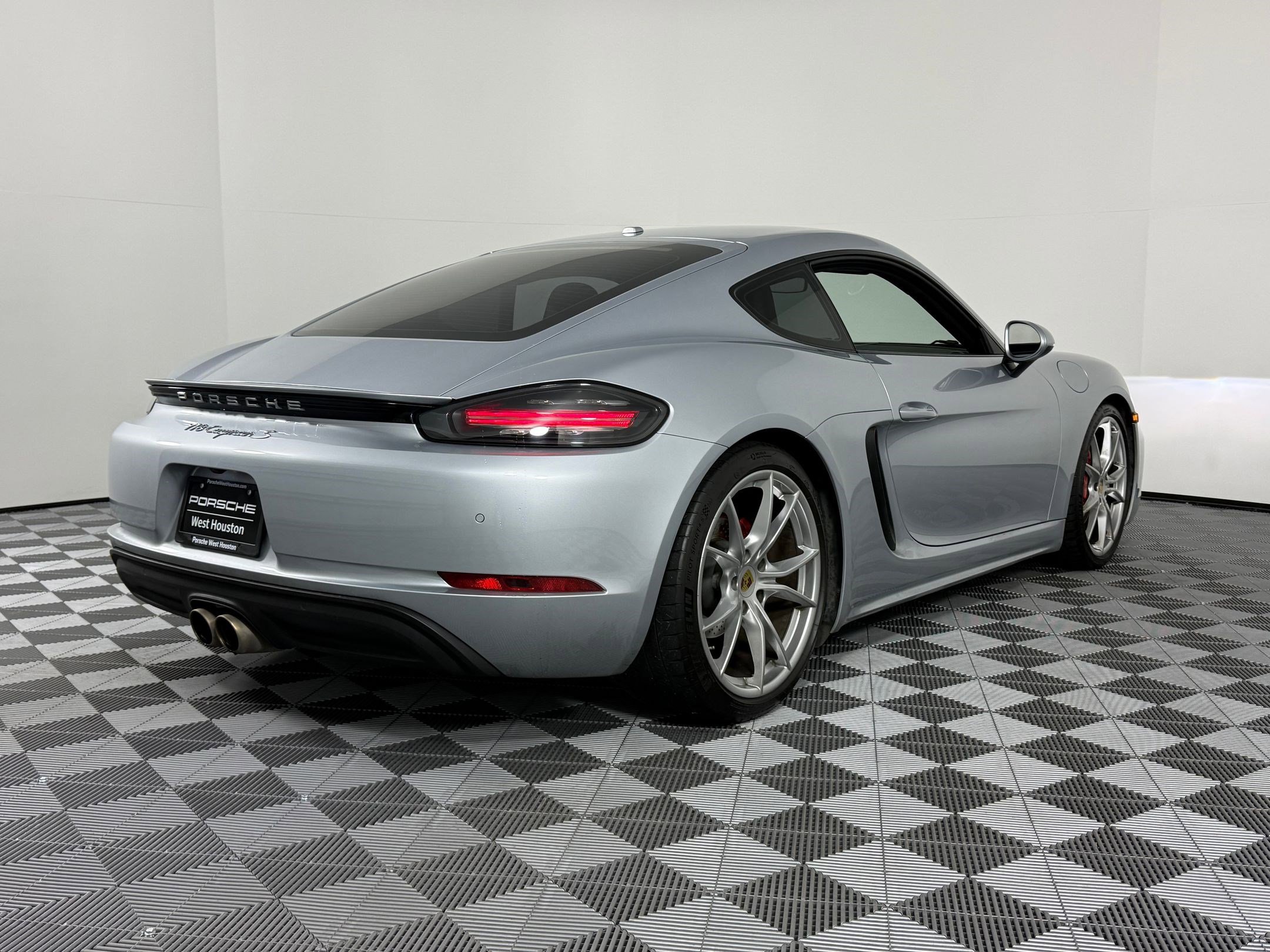 Used 2017 Porsche 718 Cayman S image 9