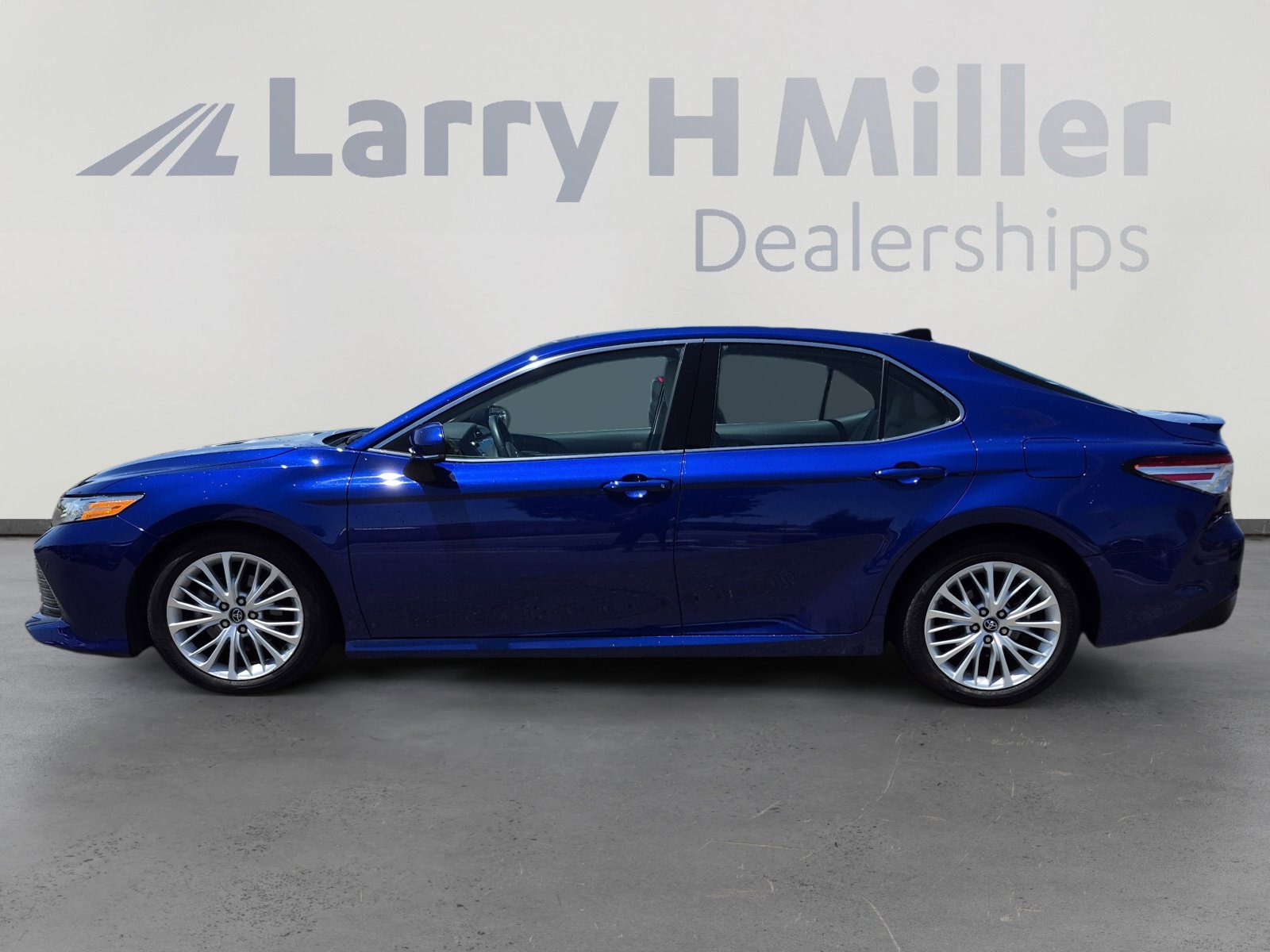 Used 2018 Toyota Camry XLE w/ Driver Assist Package FWD image 2
