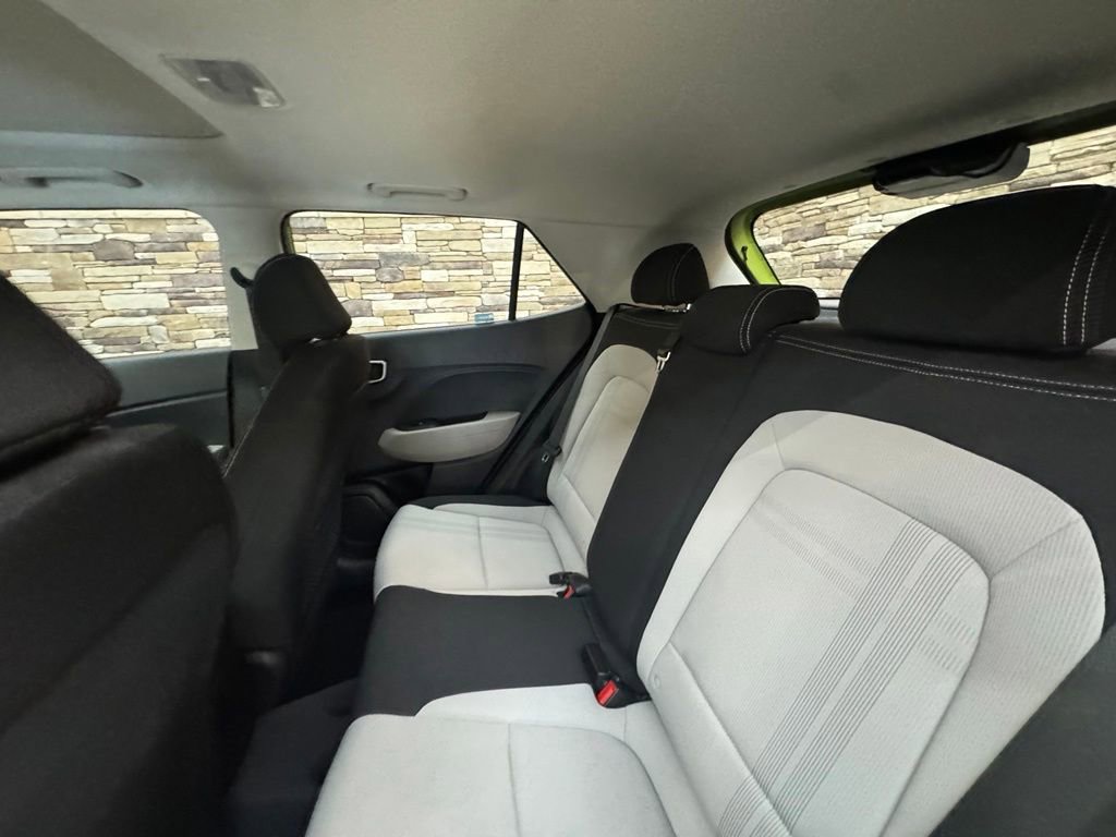 Used 2023 Hyundai Venue SEL FWD image 28