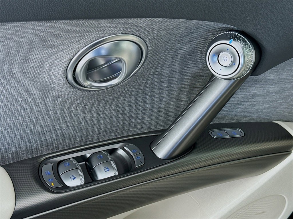 Certified 2025 Genesis GV60 Advanced image 18