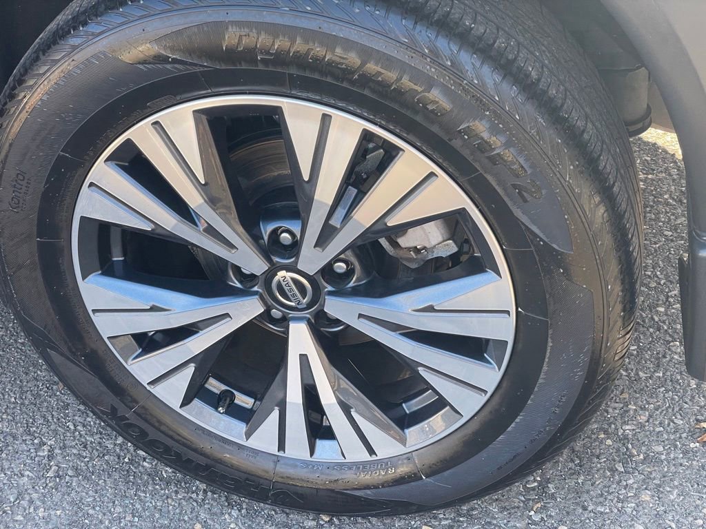 Certified 2022 Nissan Rogue SV w/ SV Premium Package image 30