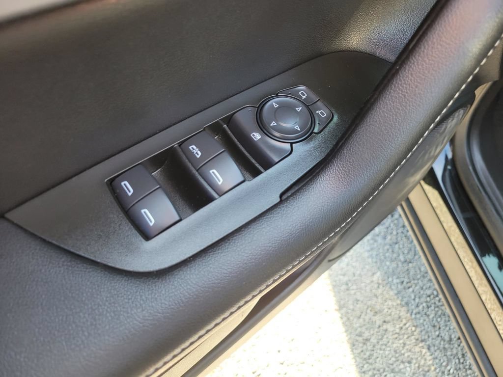 Used 2025 Chevrolet Blazer LT AWD/4WD image 19