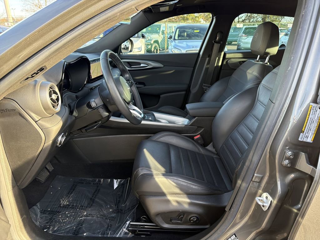 Used 2024 Alfa Romeo Tonale Ti w/ Premium Interior Package image 11