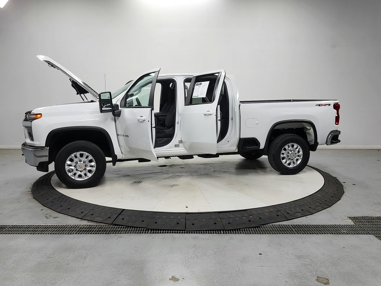 Used 2022 Chevrolet Silverado 2500 LT w/ Fleet Comfort Package AWD/4WD image 13
