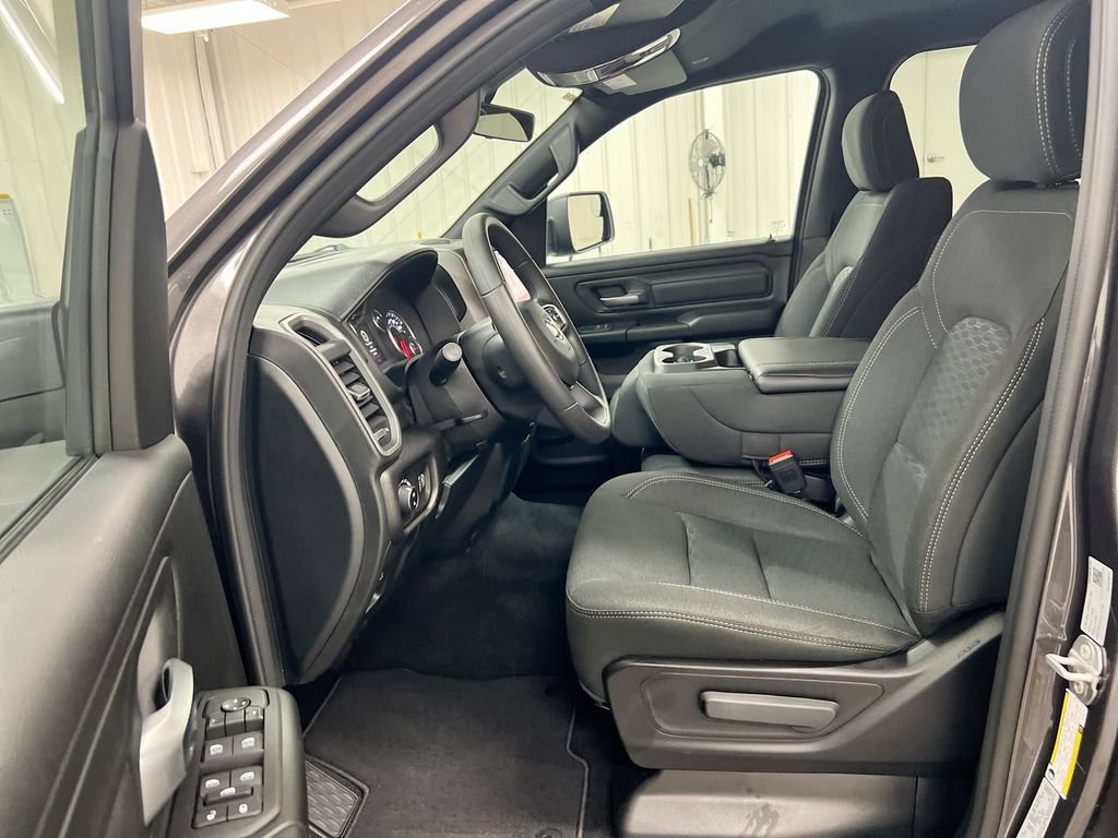 New 2026 RAM 1500 Express AWD/4WD image 19