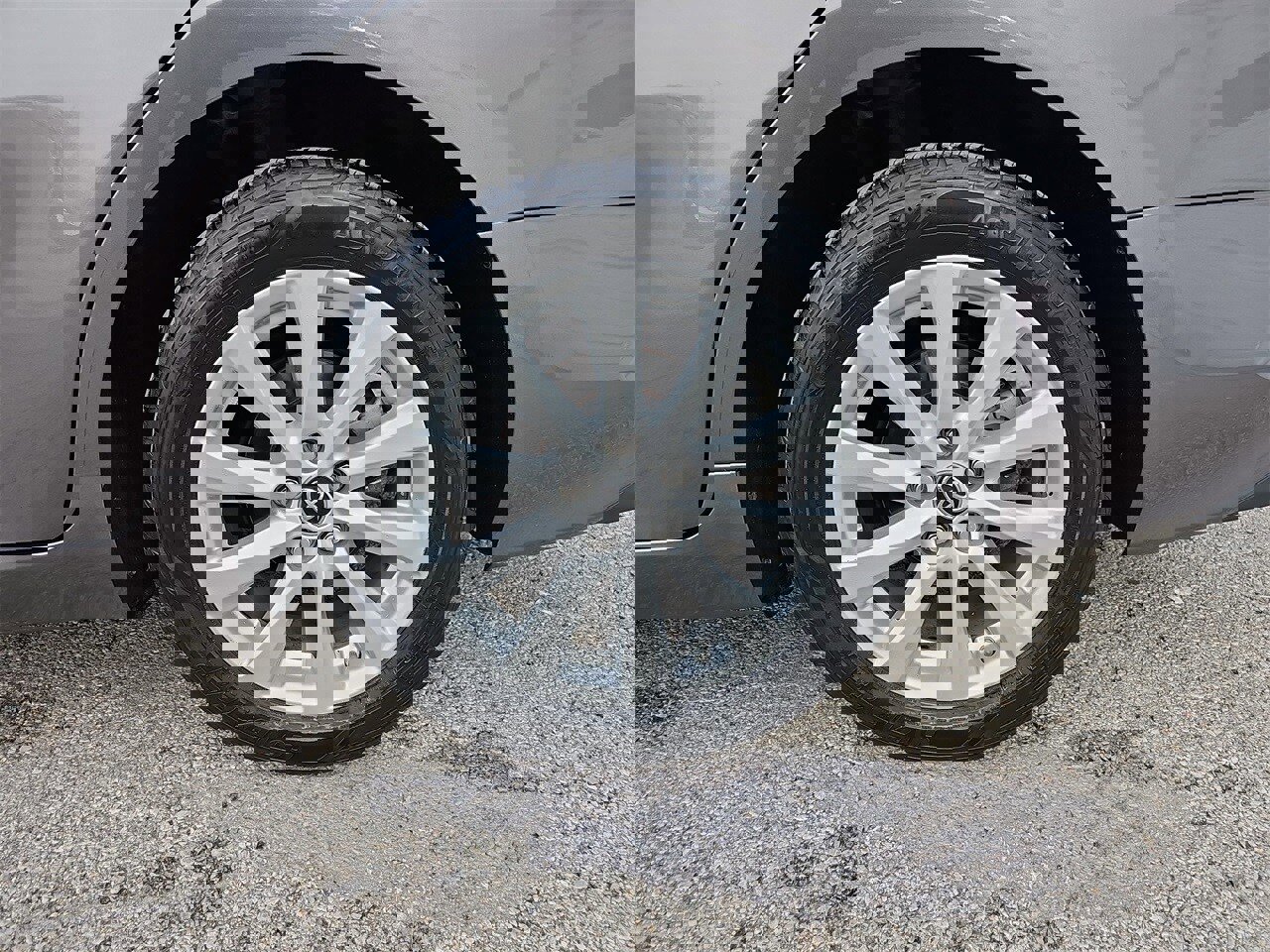 Used 2018 Toyota Camry LE image 32