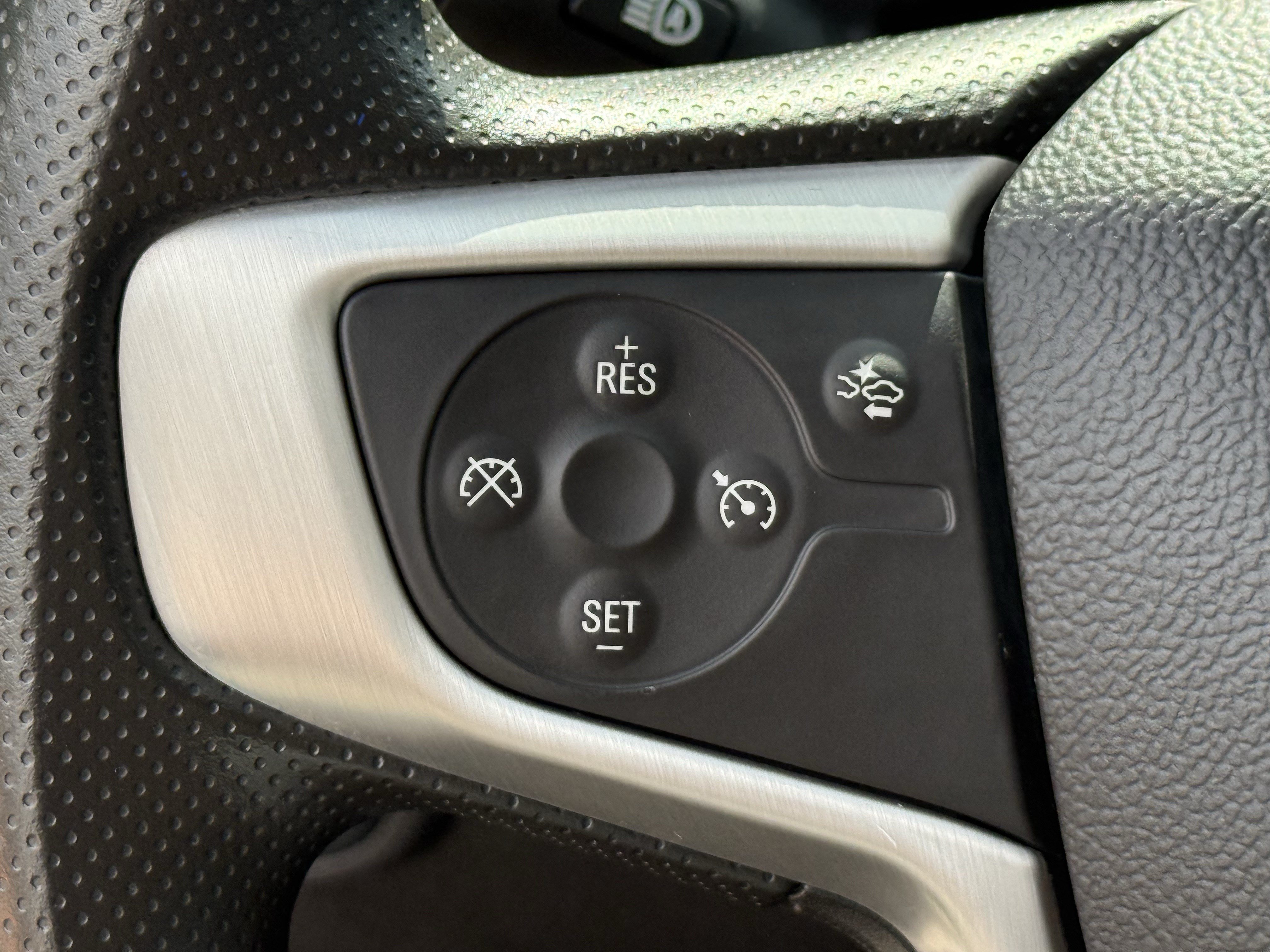 Used 2024 GMC Terrain SLE AWD/4WD image 16