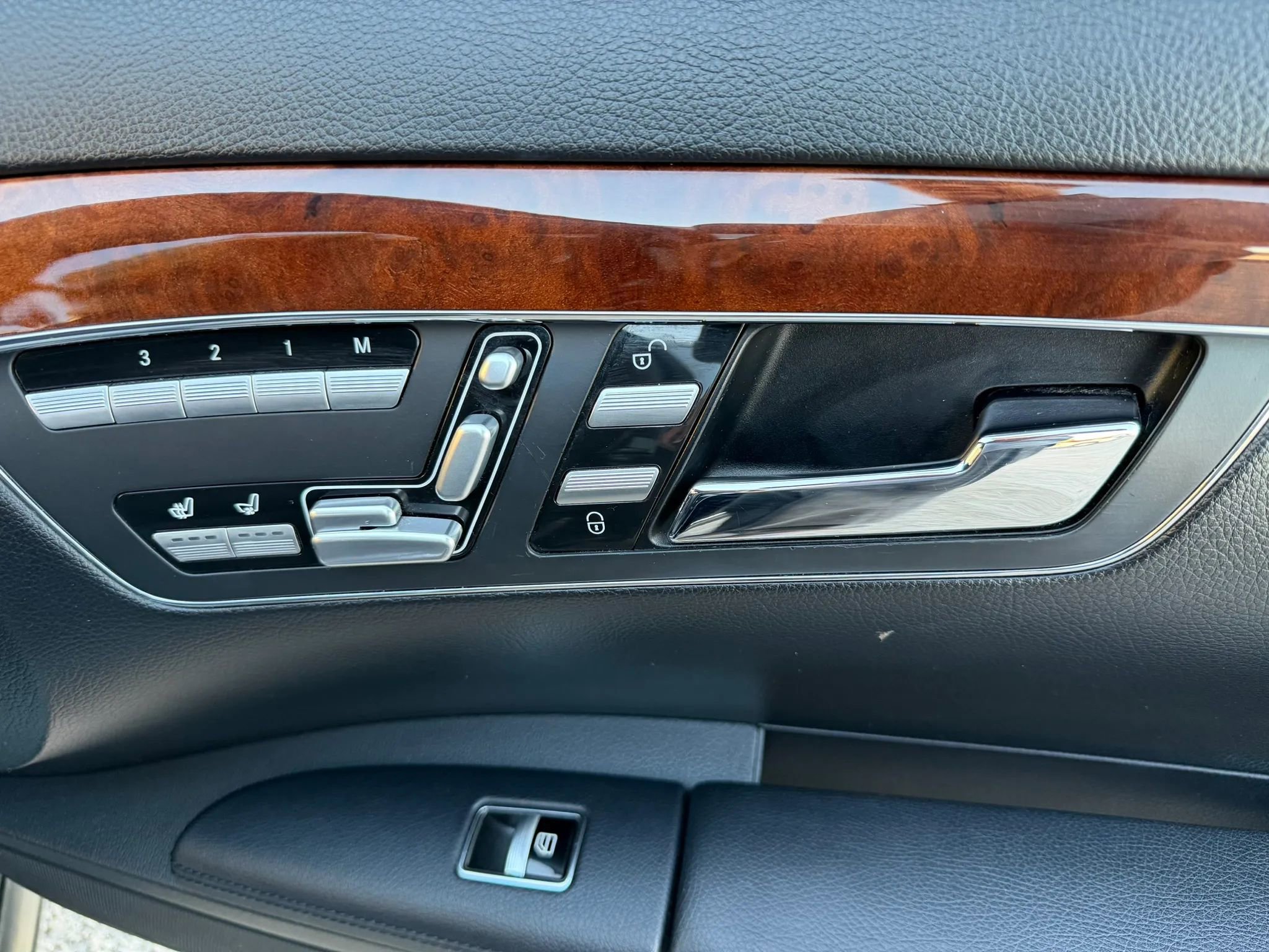 Used 2012 Mercedes-Benz S 550 image 17