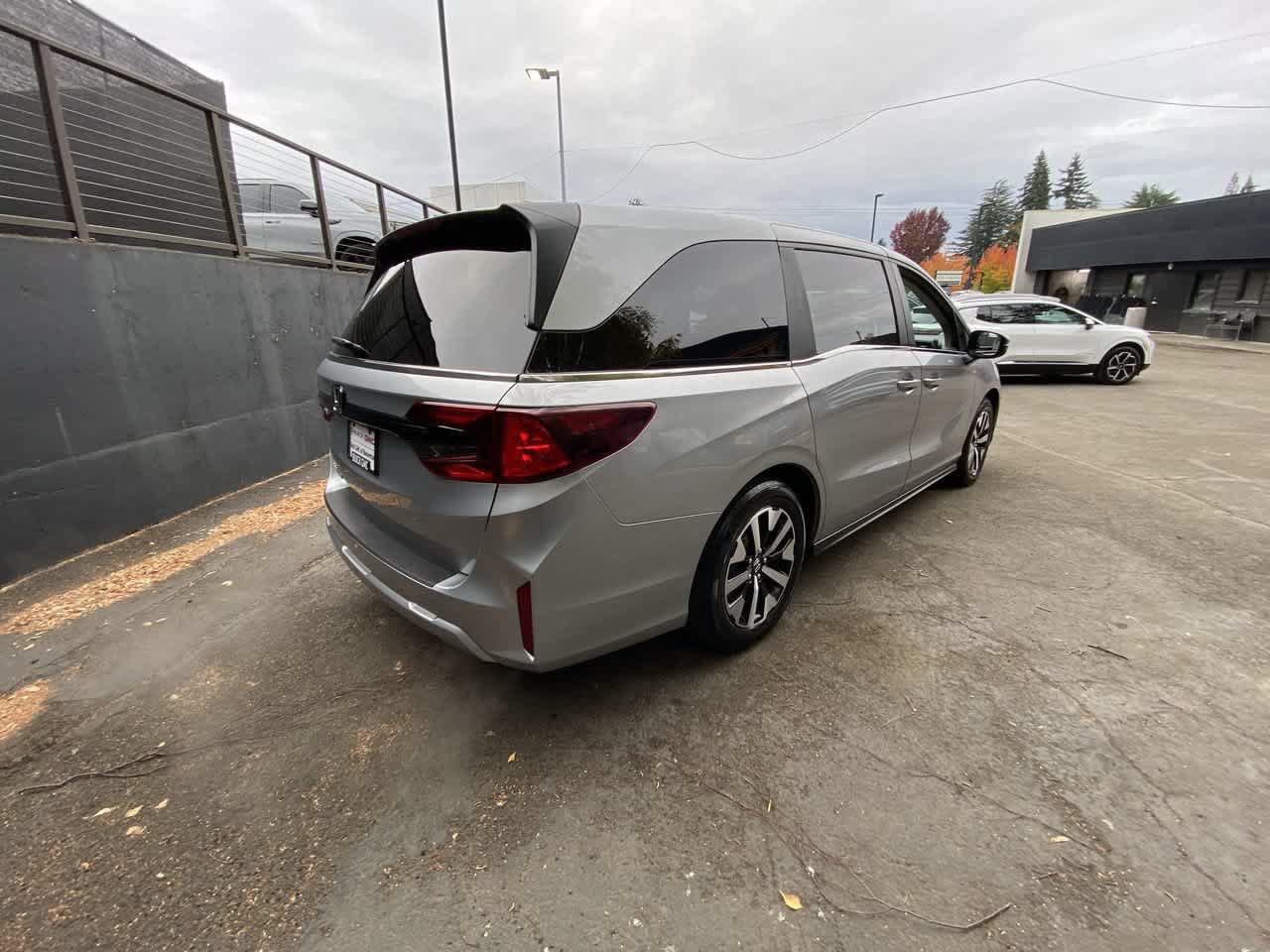 Used 2025 Honda Odyssey EX-L image 6