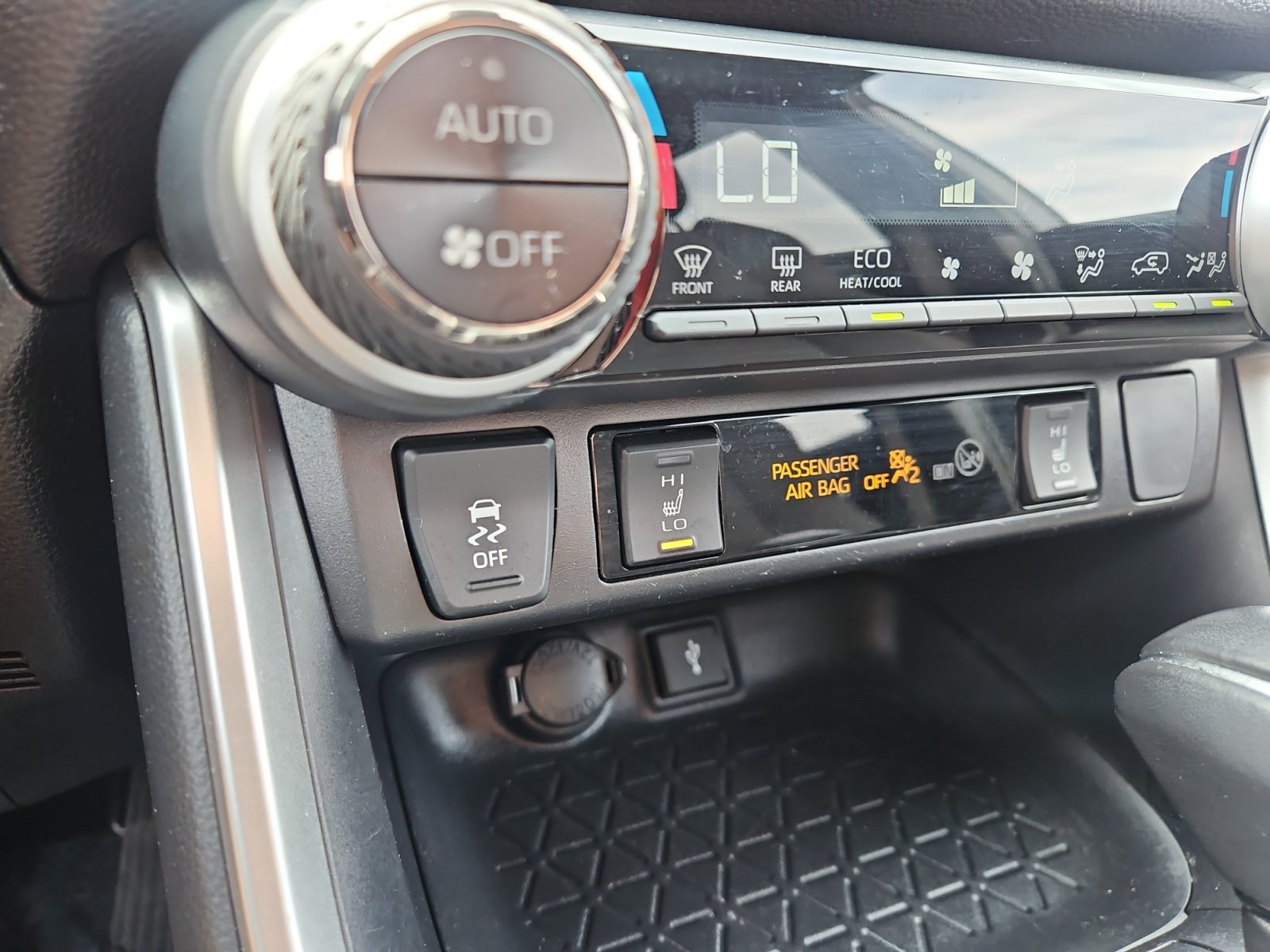 Used 2022 Toyota RAV4 SE AWD/4WD image 20