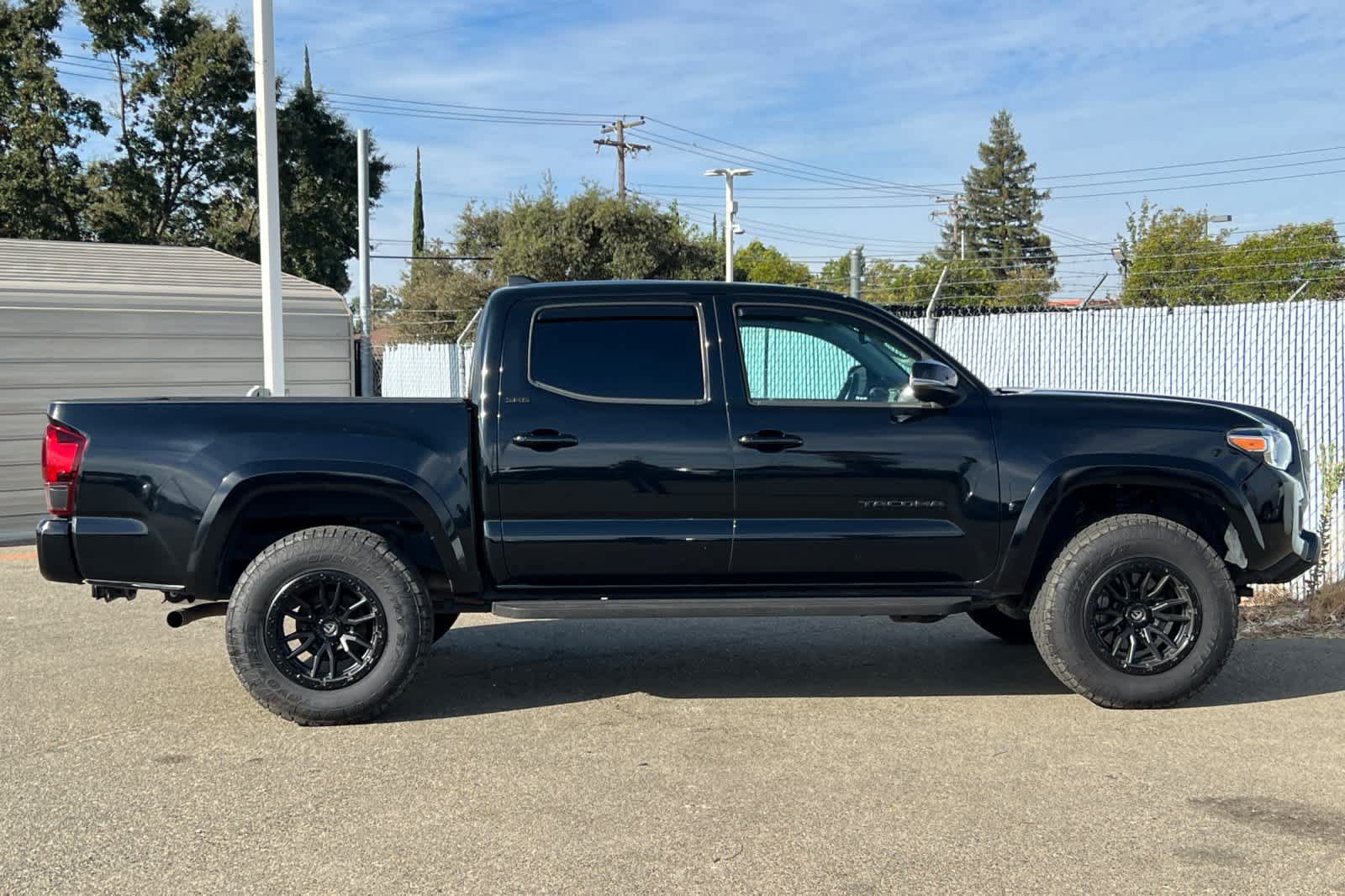 Used 2021 Toyota Tacoma SR5 w/ Technology Package AWD/4WD image 6