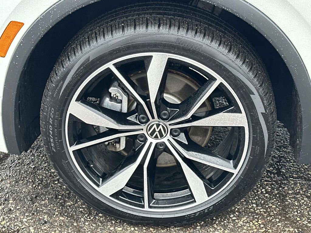Certified 2023 Volkswagen Tiguan SEL R-Line image 9