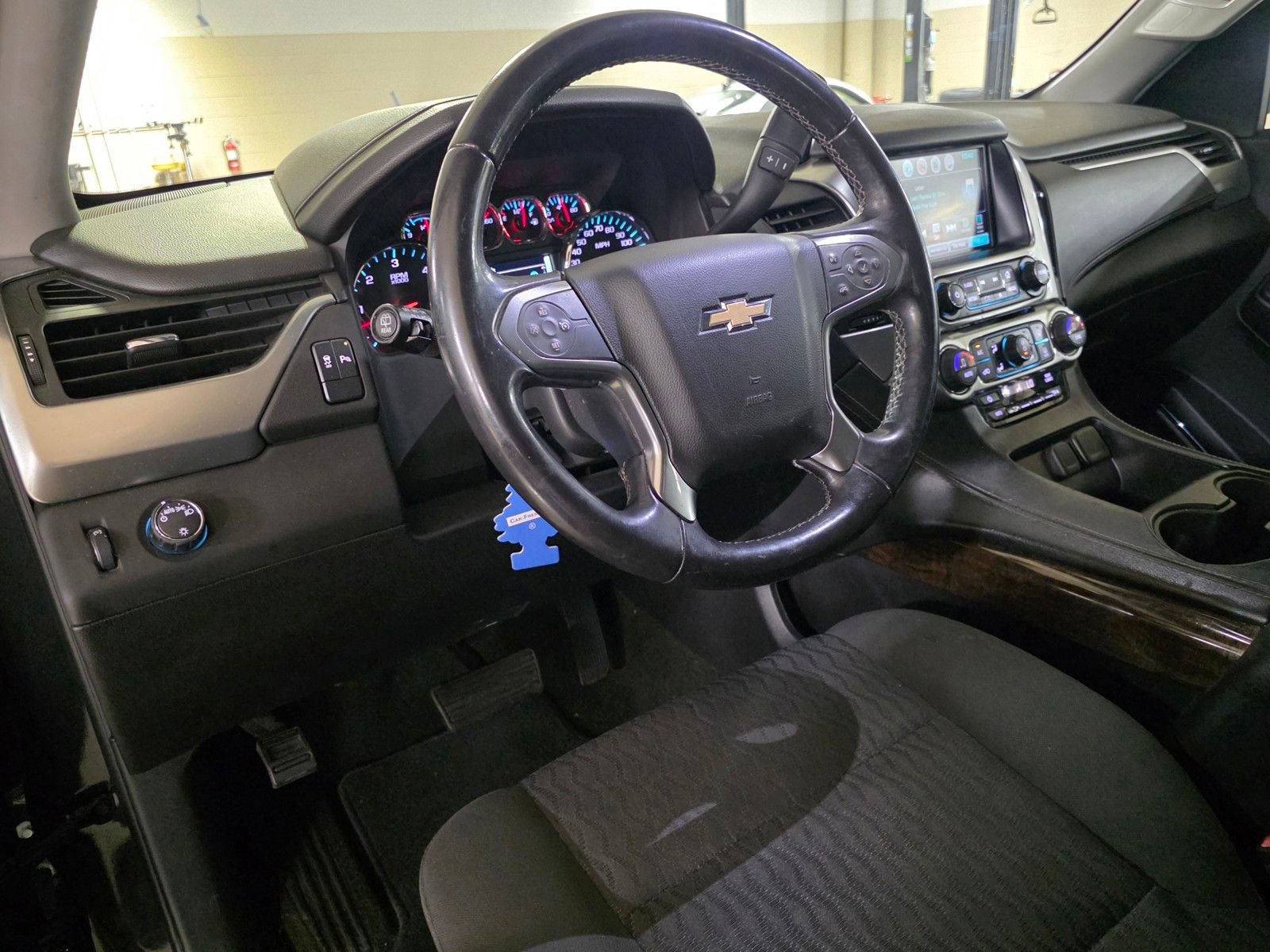 Used 2017 Chevrolet Suburban LS RWD image 15
