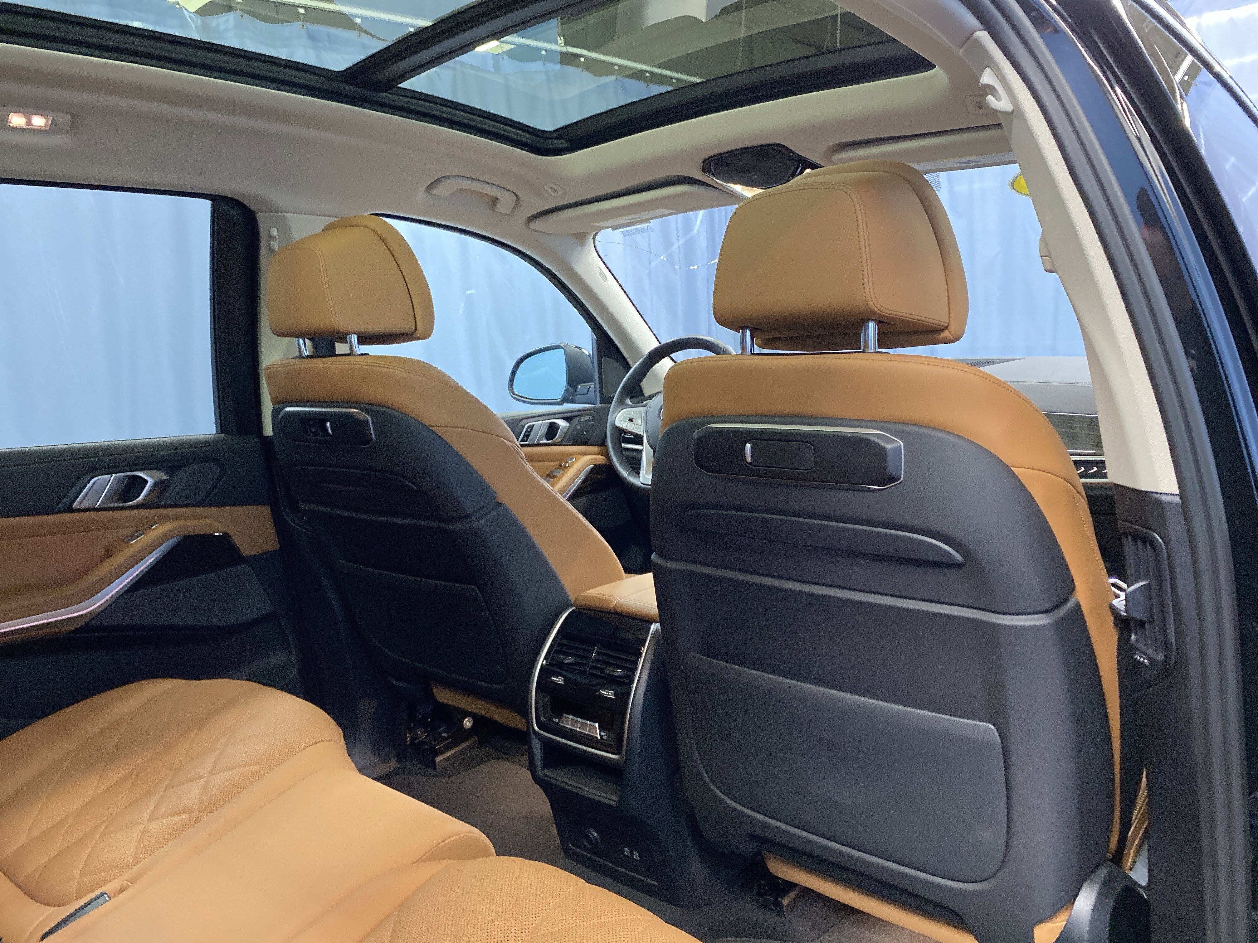 Used 2024 BMW X7 xDrive40i w/ Premium Package image 33