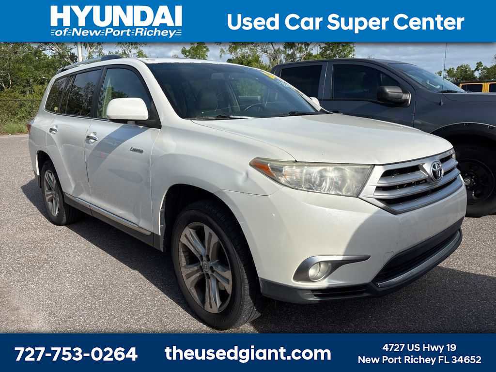 Used 2011 Toyota Highlander Limited w/ Tow Pkg image 4