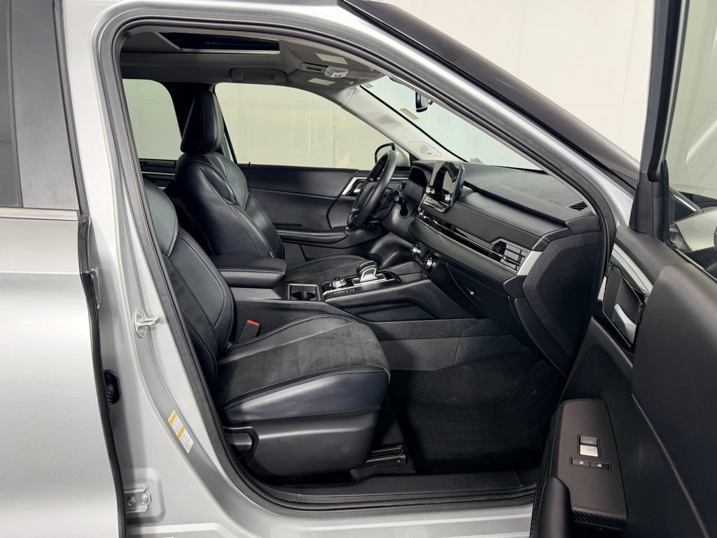 Used 2024 Mitsubishi Outlander SE AWD/4WD image 35