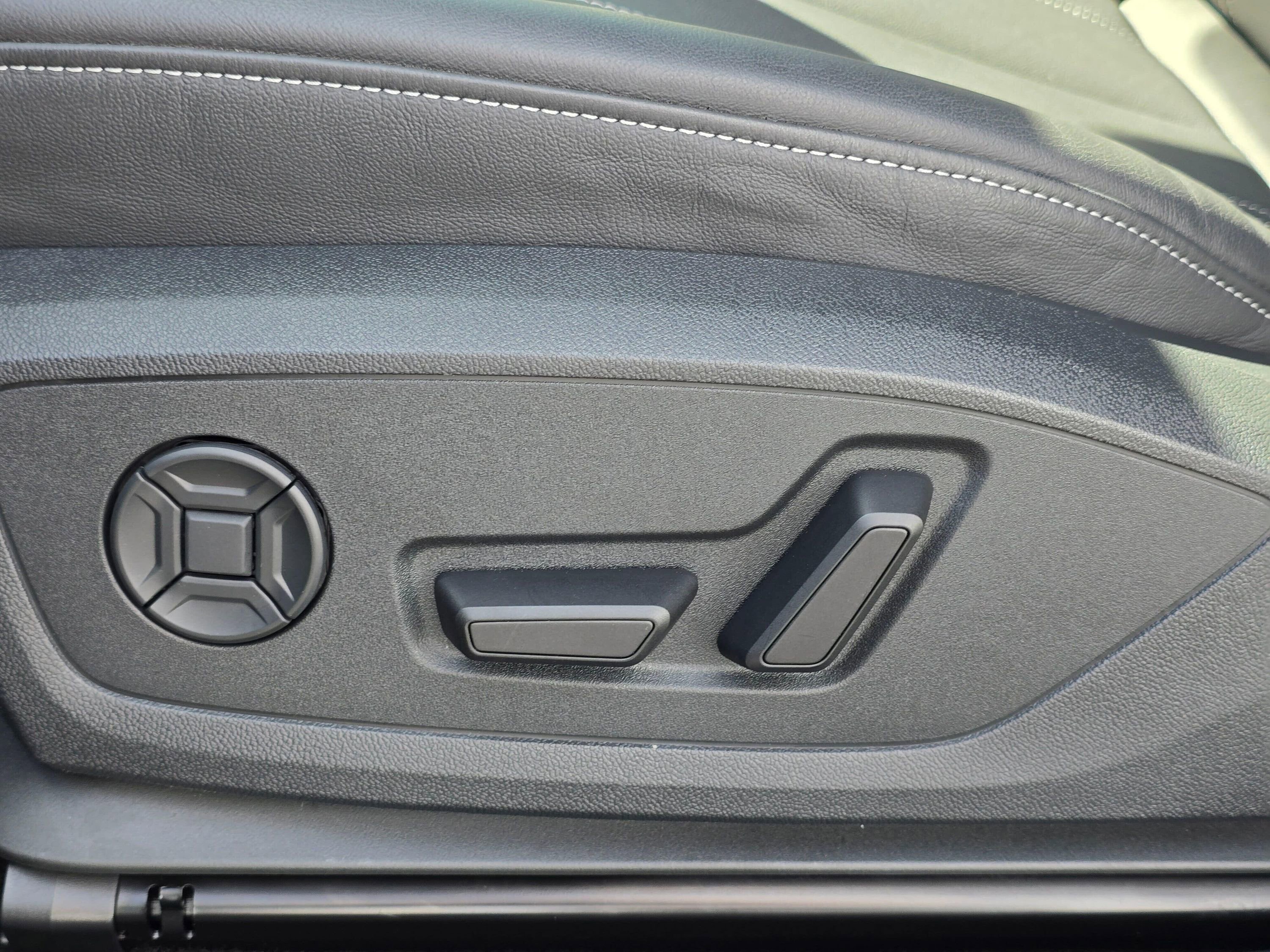 Used 2025 Audi Q4 e-tron Premium w/ Convenience Package AWD/4WD image 37