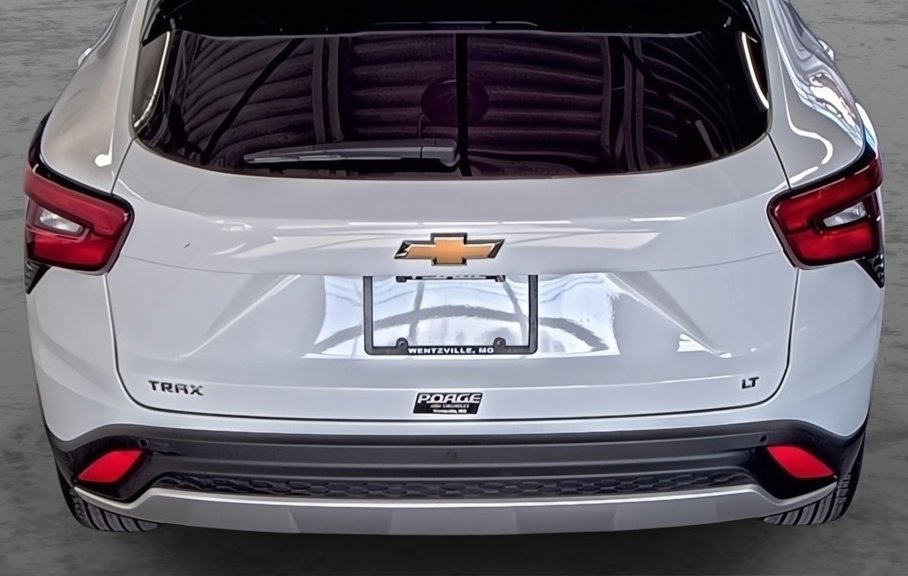 Used 2025 Chevrolet Trax LT w/ Driver Confidence Package image 12