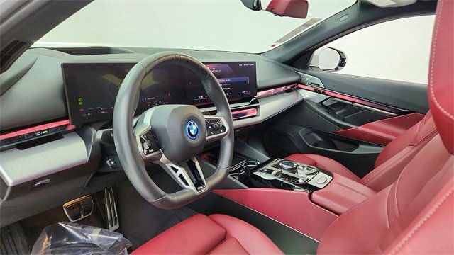 Used 2025 BMW i5 eDrive40i w/ M Sport Package image 18