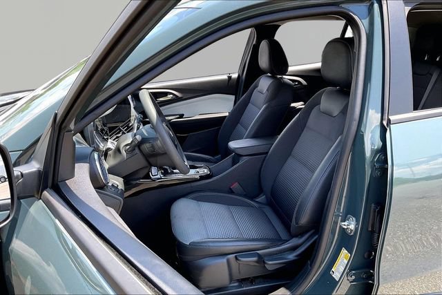 Used 2025 Chevrolet Trax LT FWD image 15