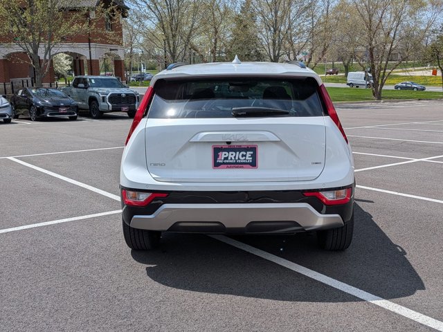 Used 2024 Kia Niro EX Touring image 6