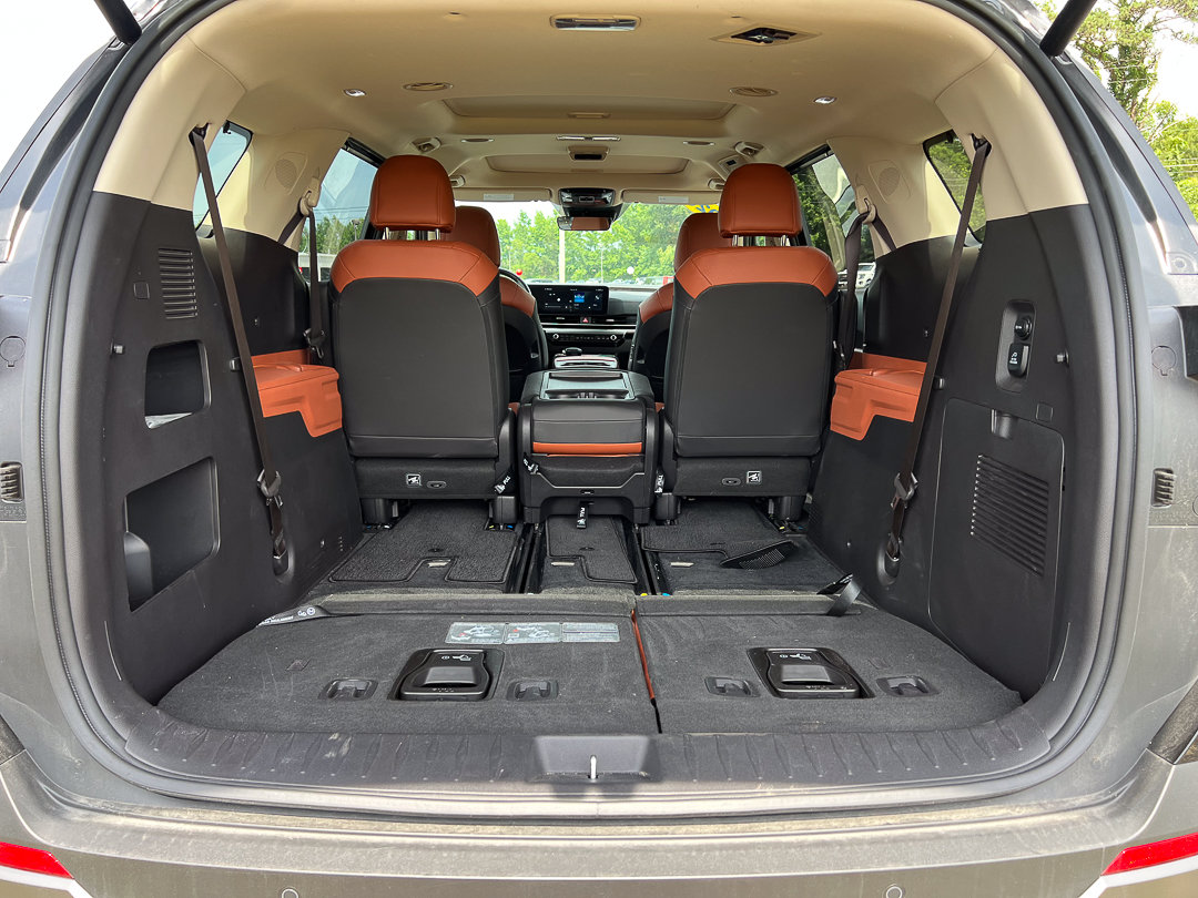 Used 2026 Kia Carnival SX w/ SX Dark Edition Package FWD image 5