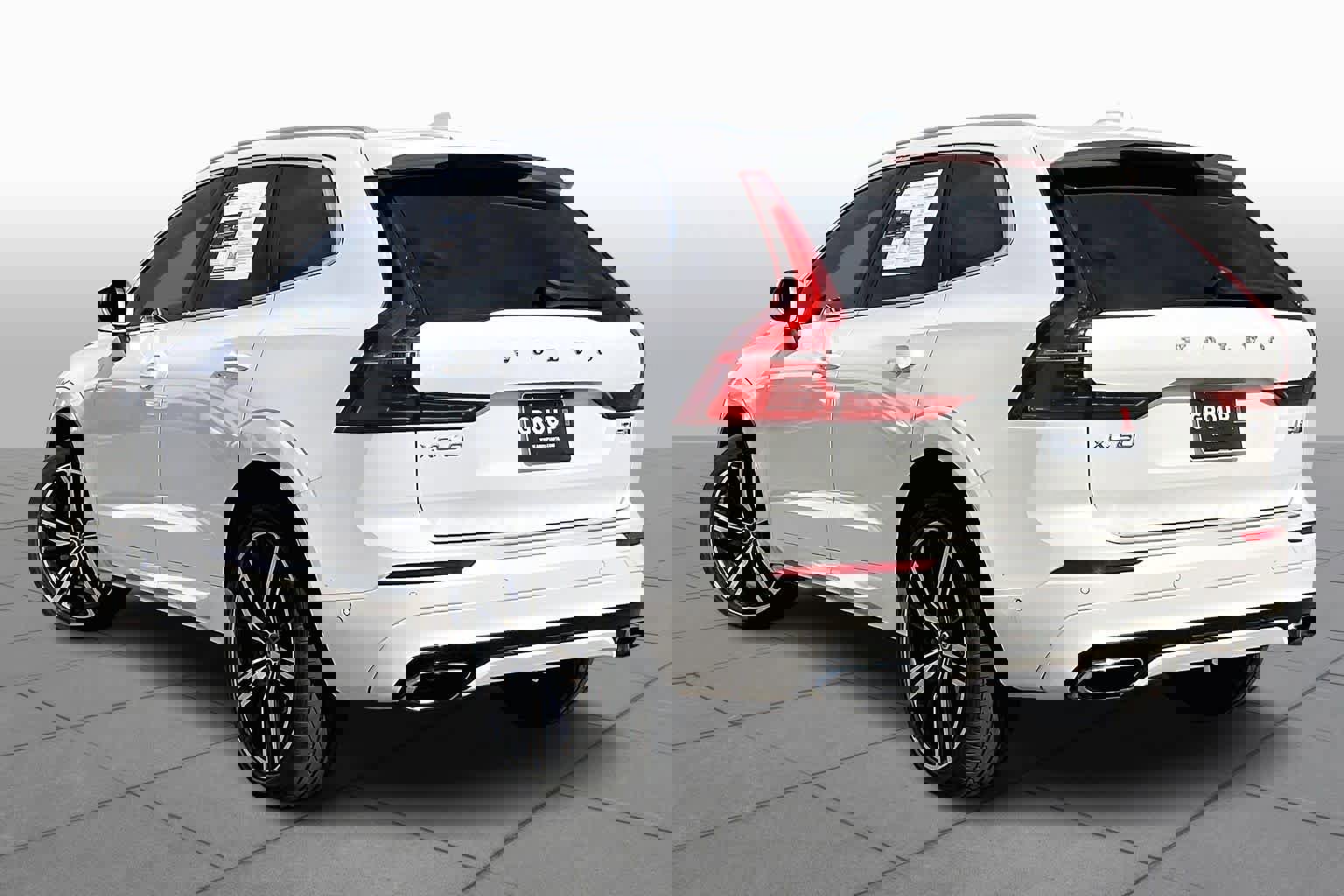 Used 2018 Volvo XC60 T5 R-Design w/ Convenience Package image 10