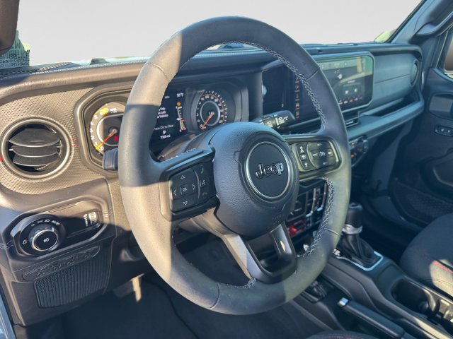 Used 2026 Jeep Wrangler Unlimited Rubicon AWD/4WD image 13