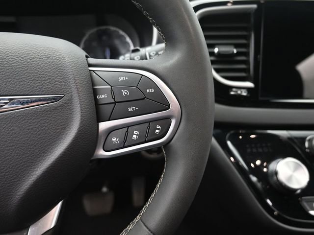 Used 2025 Chrysler Pacifica Select FWD image 31