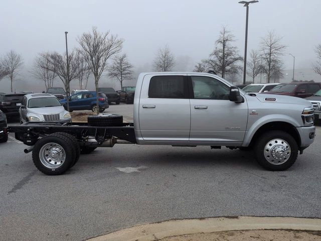 New 2026 RAM 4500 4x4 Crew Cab DRW w/ Laramie Trim Package image 3