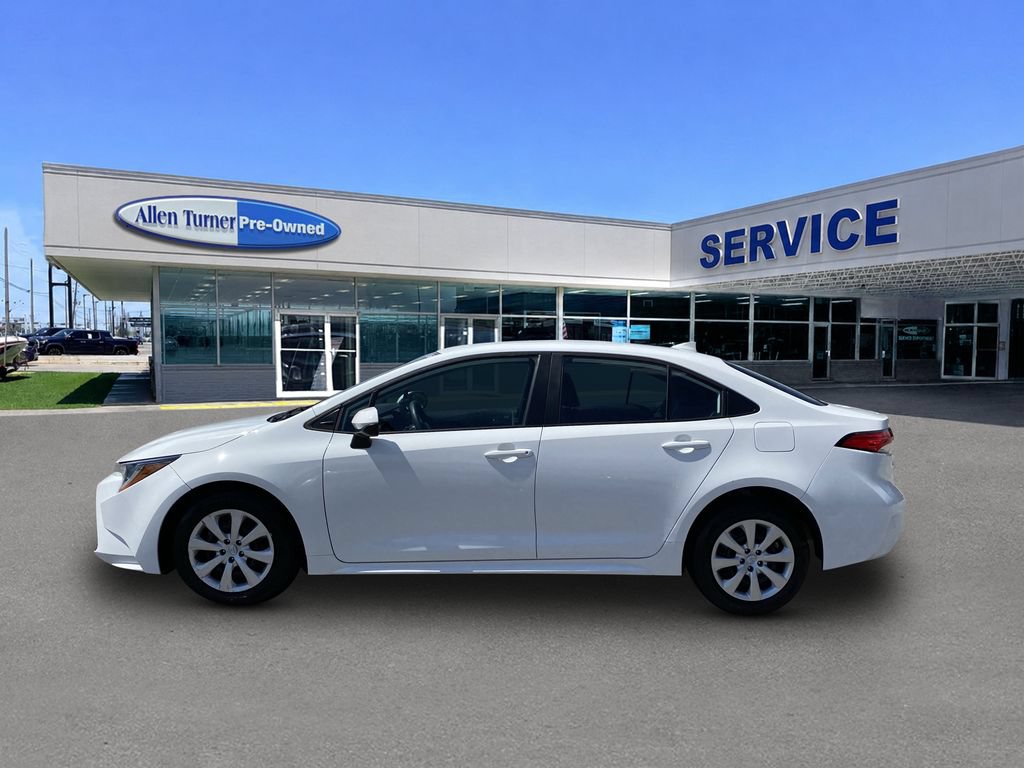 Used 2024 Toyota Corolla LE FWD image 3