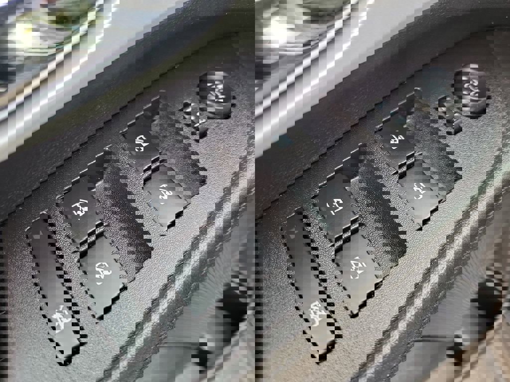 Used 2016 Chevrolet Equinox LS AWD/4WD image 16