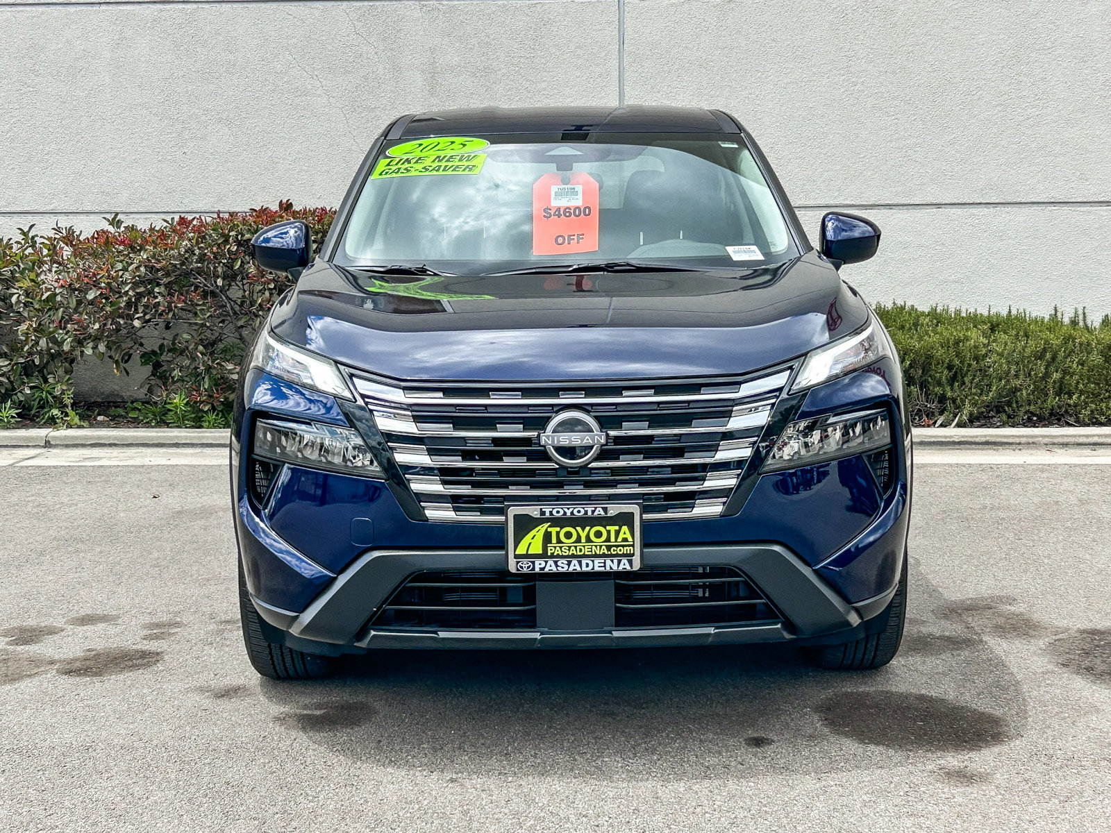 Used 2025 Nissan Rogue SV FWD image 2
