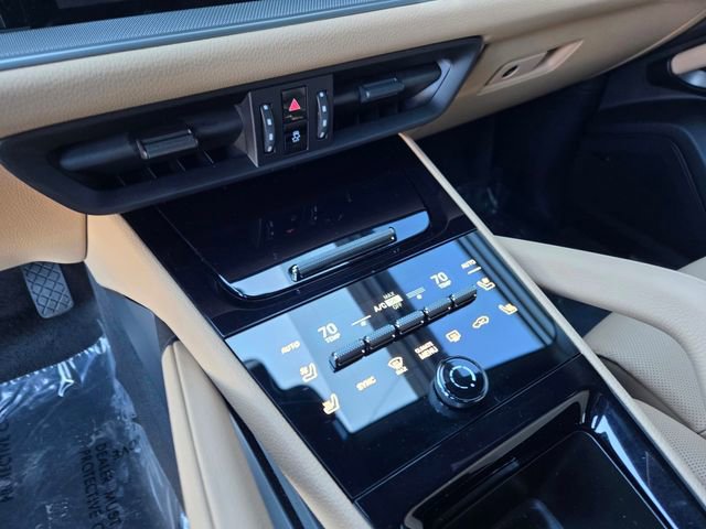 Used 2025 Porsche Cayenne image 23