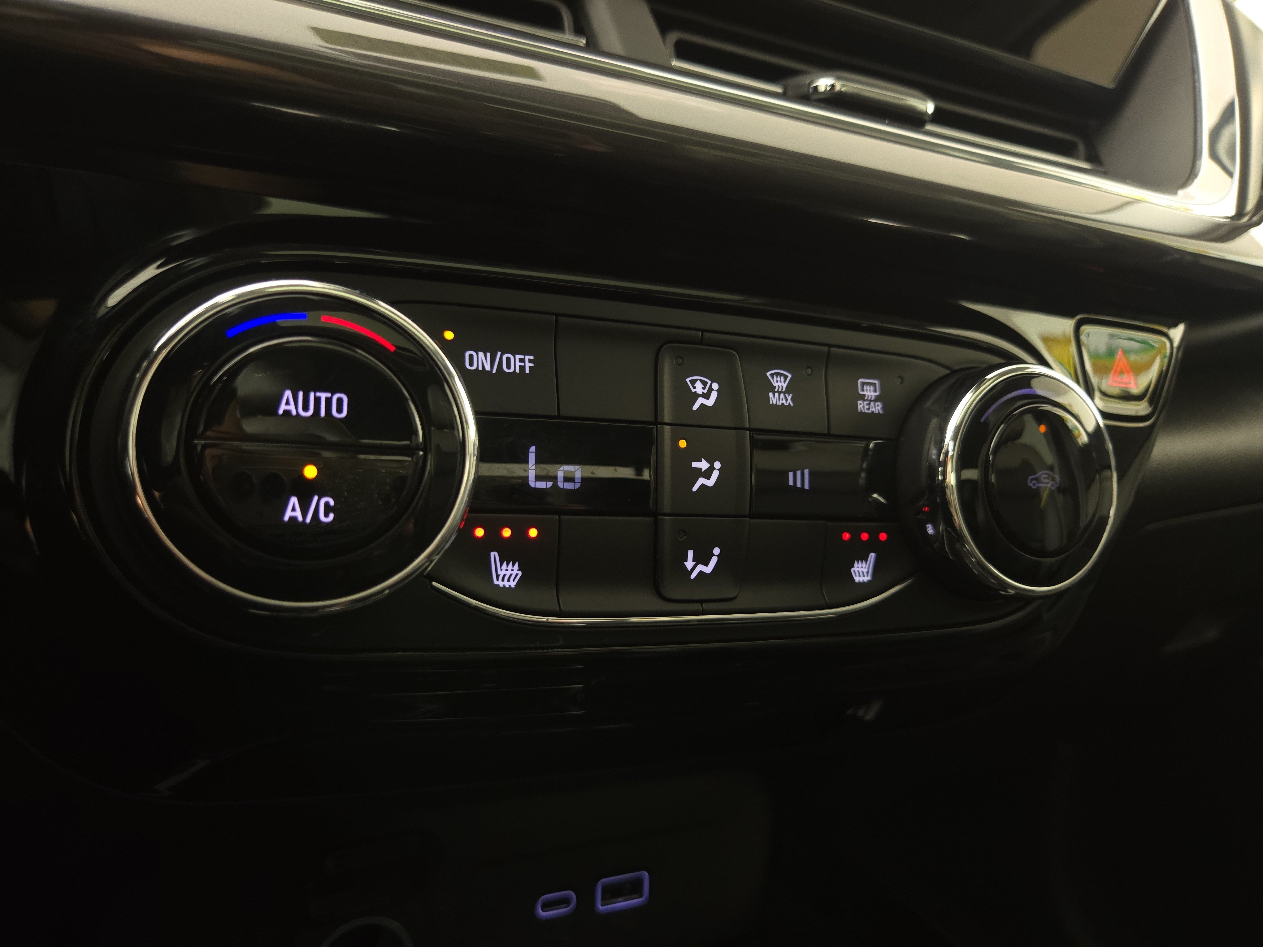 Used 2025 Chevrolet Trax ACTIV w/ Sunroof Package FWD image 27