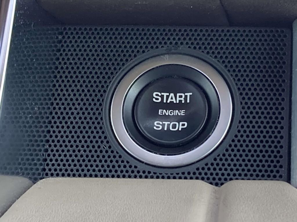 Used 2020 Land Rover Range Rover HSE image 17